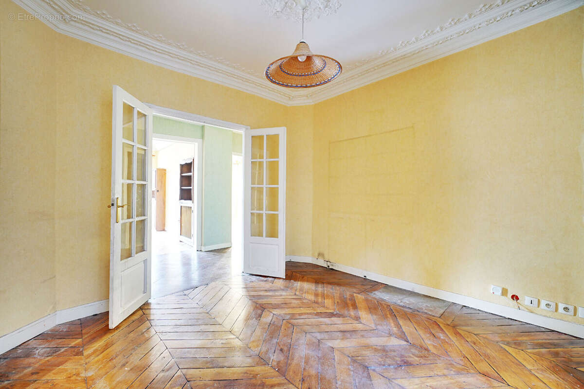 Appartement à PARIS-10E