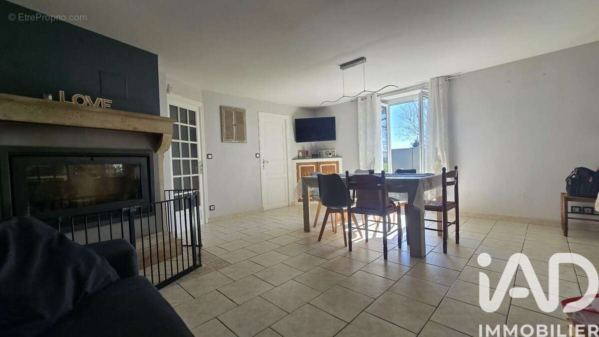 Maison 116 m² à Moussac  - photo 6