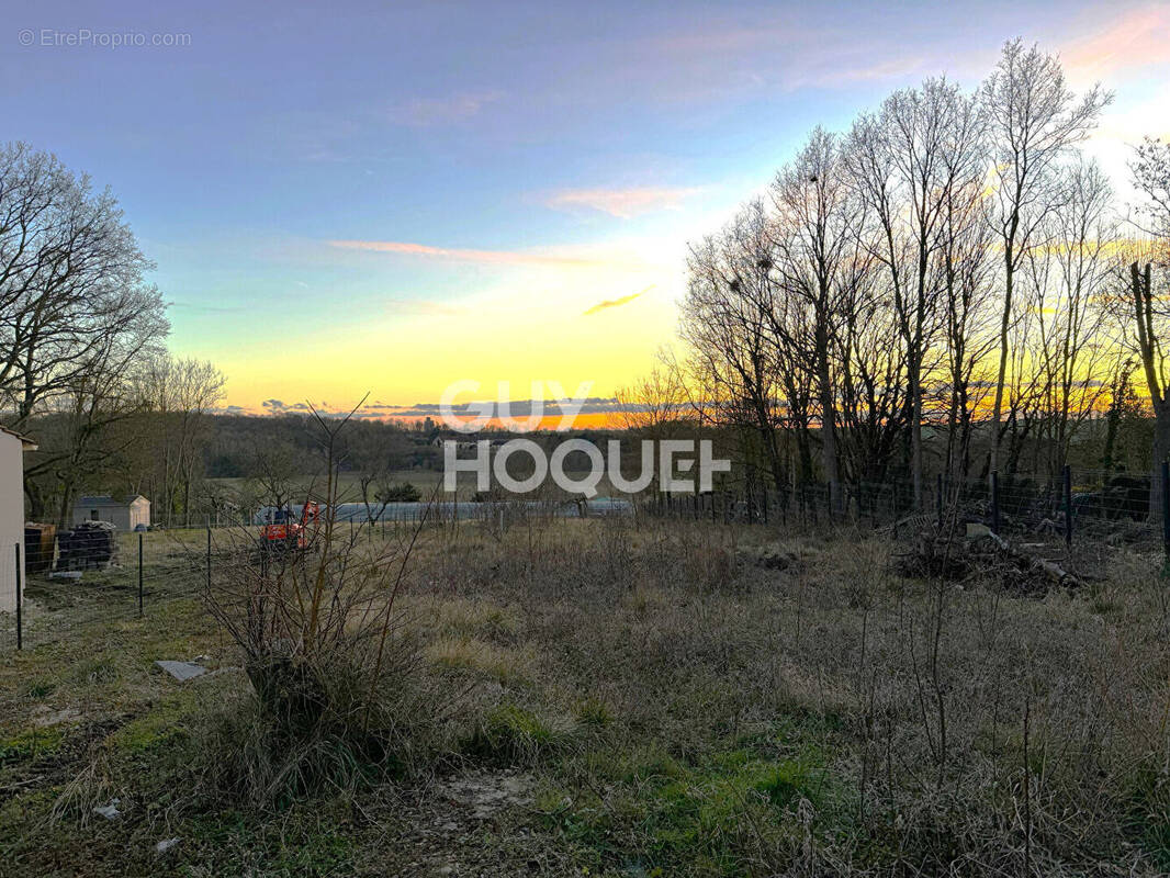Terrain à GRISY-SUISNES