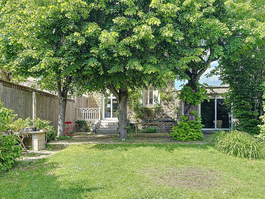 Maison à NEAUPHLE-LE-CHATEAU