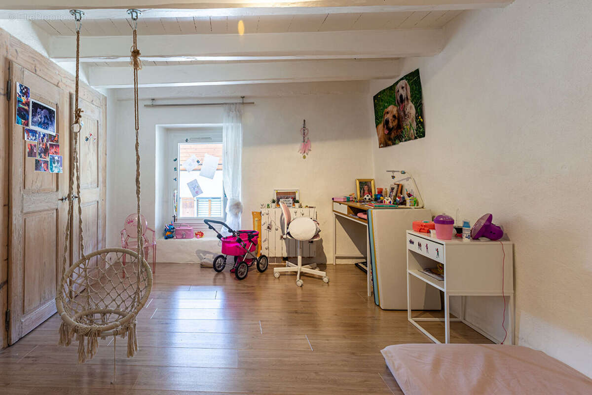 "amarante" - co-exclusivite laforet - mesigny - maison t5 de 161,07 m² - terrain de 394 m² - dpe d - photo 13