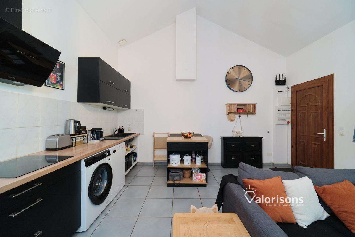 Maison 61 m² à Jons  - photo 4