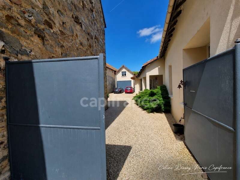 Maison à VILLENEUVE-LA-GUYARD