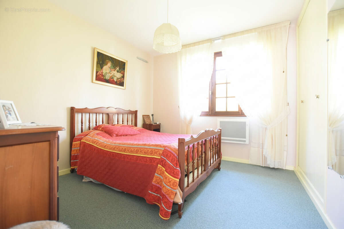 Maison à LES ESSARTS-LE-ROI