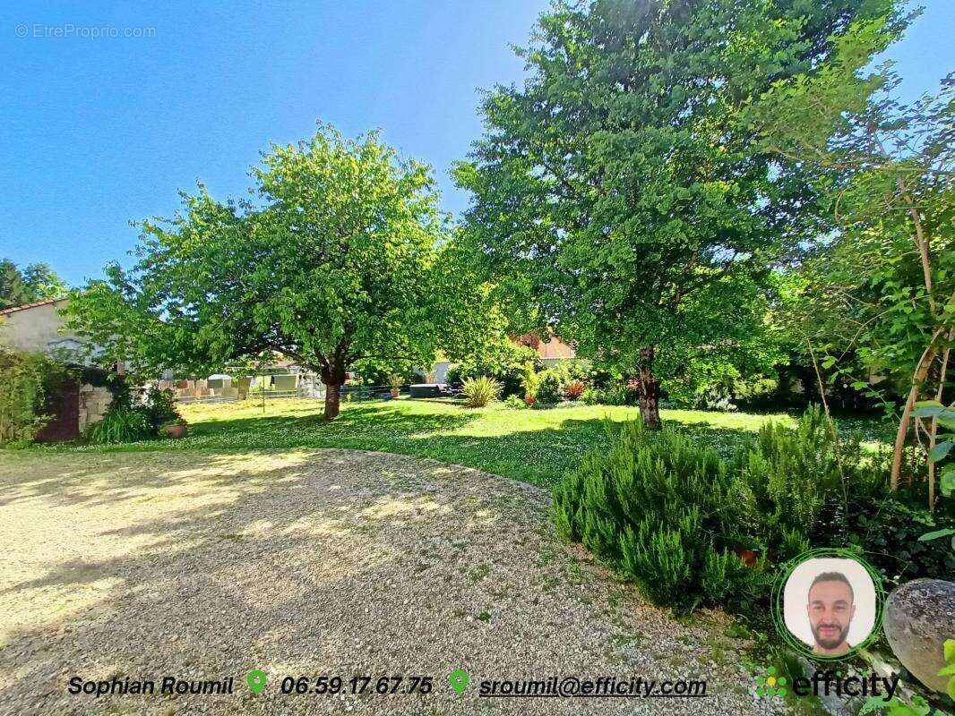 Maison à BLANZAC-PORCHERESSE