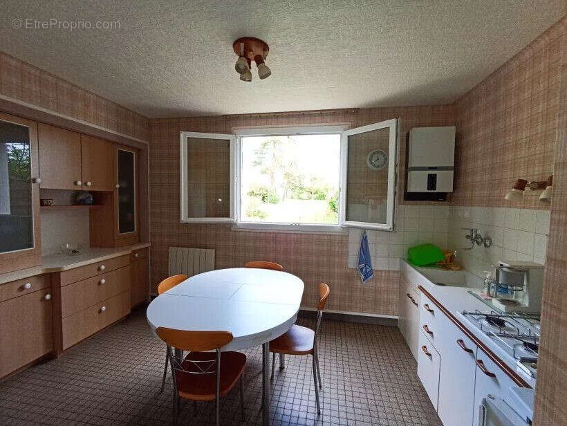                Cuisine actuelle - Maison à SAINT-JOACHIM