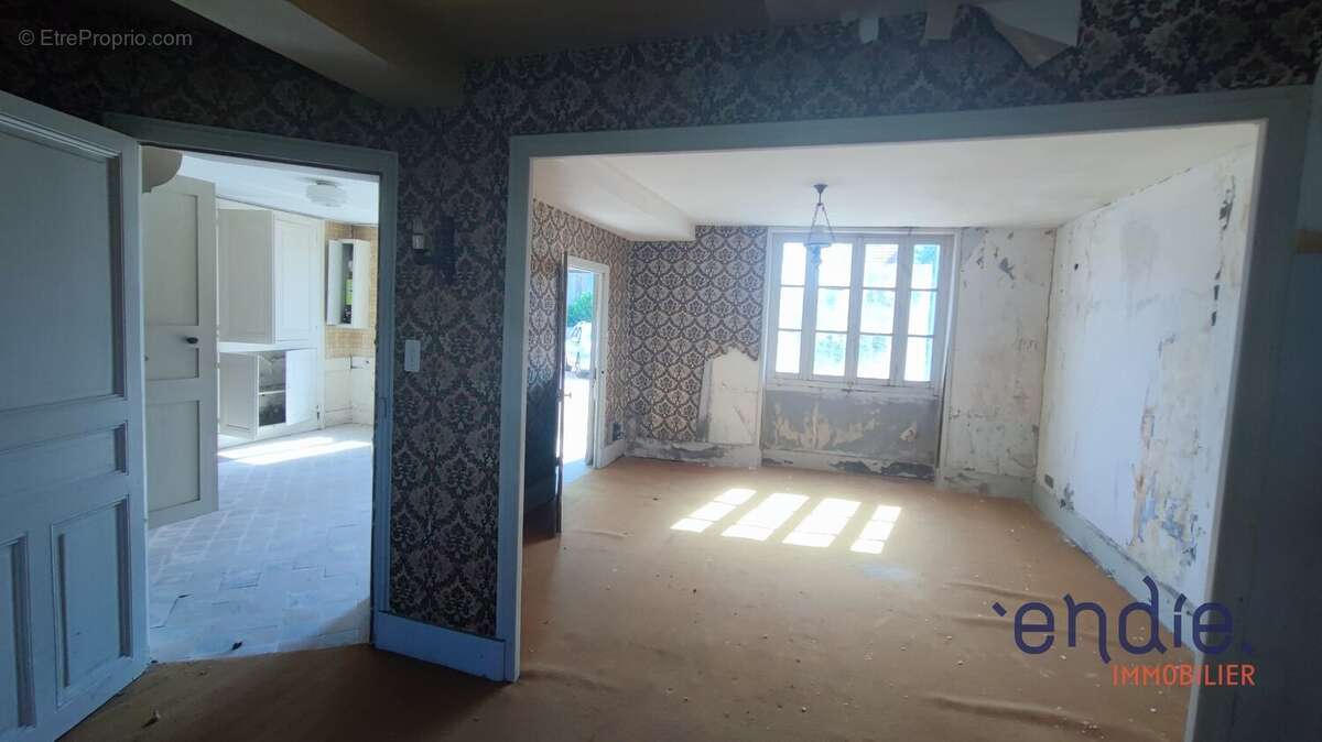 MOLLES Ensemble immobilier de 170m² à rénover - photo 6