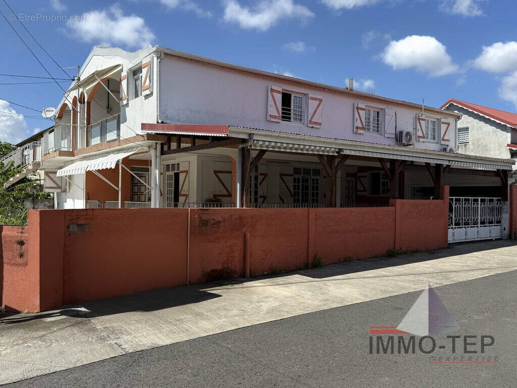 Appartement à BAIE-MAHAULT