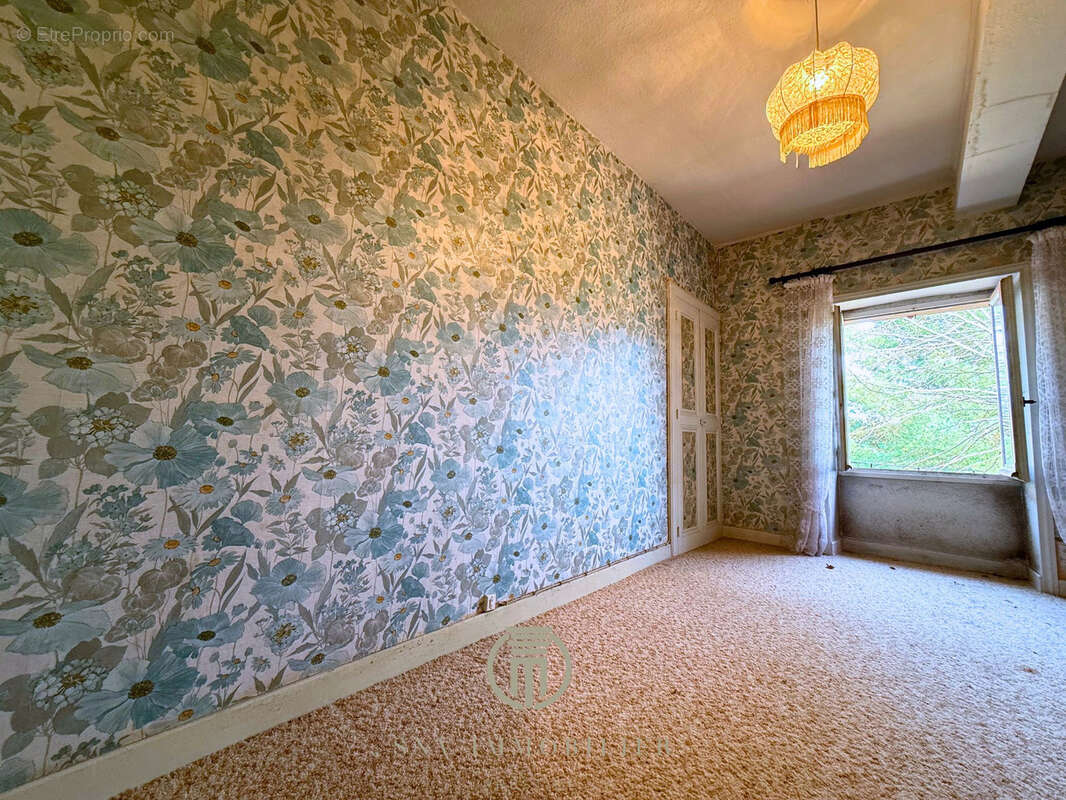 Maison à BOURG-LE-COMTE