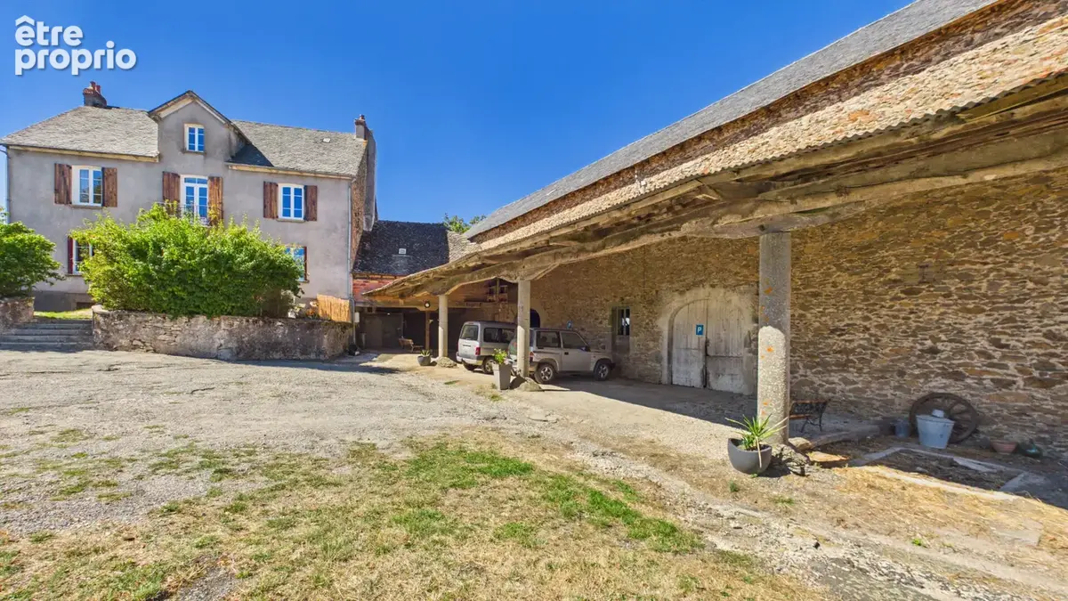 Propriété de caractère rénovée avec nombreuses dépendances, 1,9 ha de terrain. Idéal projet agricole ou touristique. - photo 16