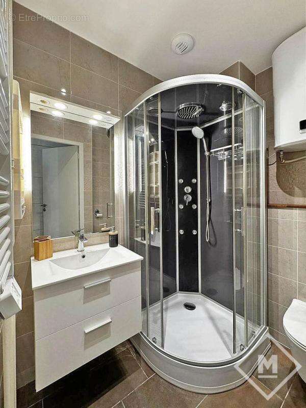 Opportunité : Charmant Appartement de 22m² en Bon État aux Catalans Pharo, Marseille 7ème - photo 4