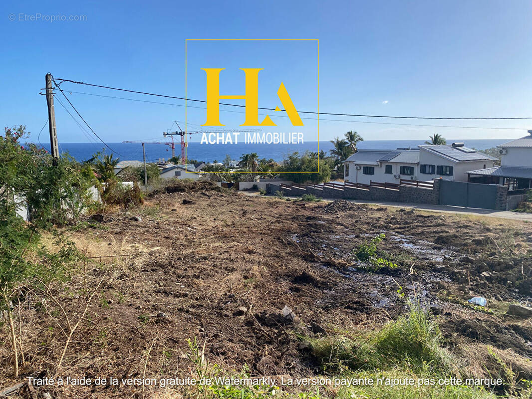 Terrain à LES TROIS-BASSINS