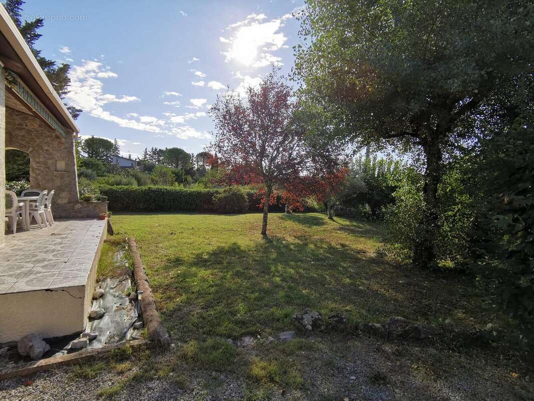   - Maison à CHAUZON