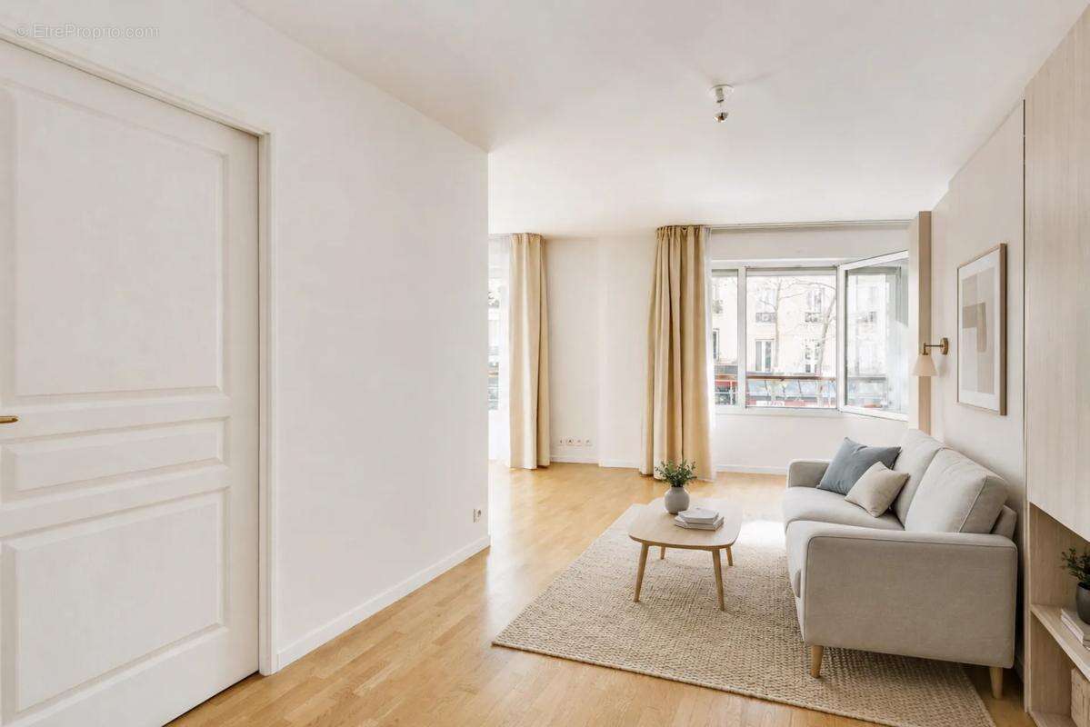 Appartement à PARIS-17E