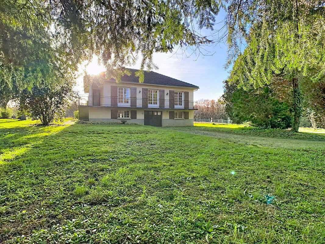 Maison à SAINT-JUNIEN