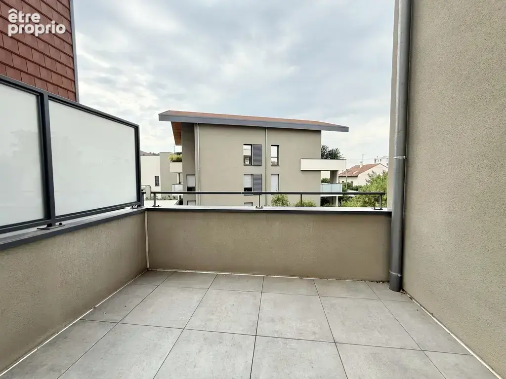 Appartement T3 récent avec deux balcons, garage et ascenseur - photo 17