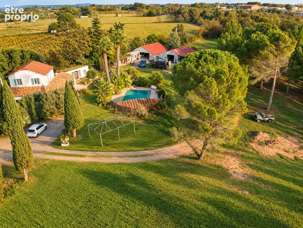 Vend propriété sud de la France à Agde, proche de la mer, villa 3chambres, garages, piscine et grand terrain - photo 3