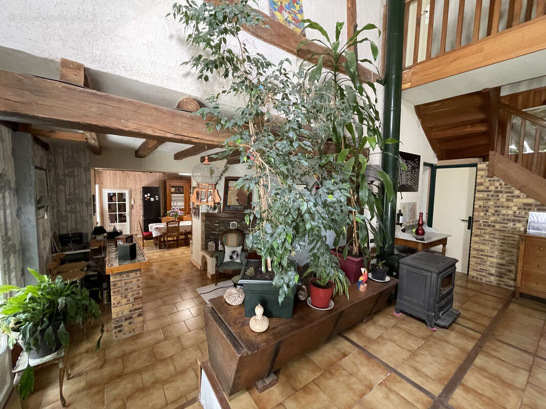 Maison à BEAUMONT-LA-RONCE