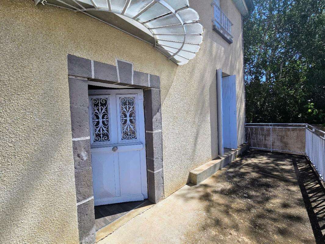 Maison - 100 m² hab - 3 chambres - Garage + extérieur - Vertaizon - photo 3