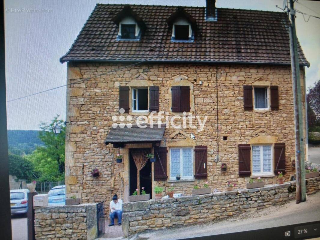 Maison à OUROUX-SOUS-LE-BOIS-SAINTE-MARIE