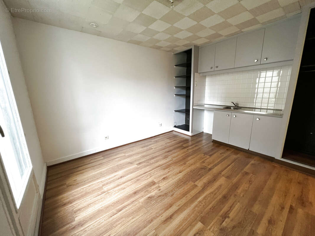 Commerce à PONT-SAINTE-MARIE