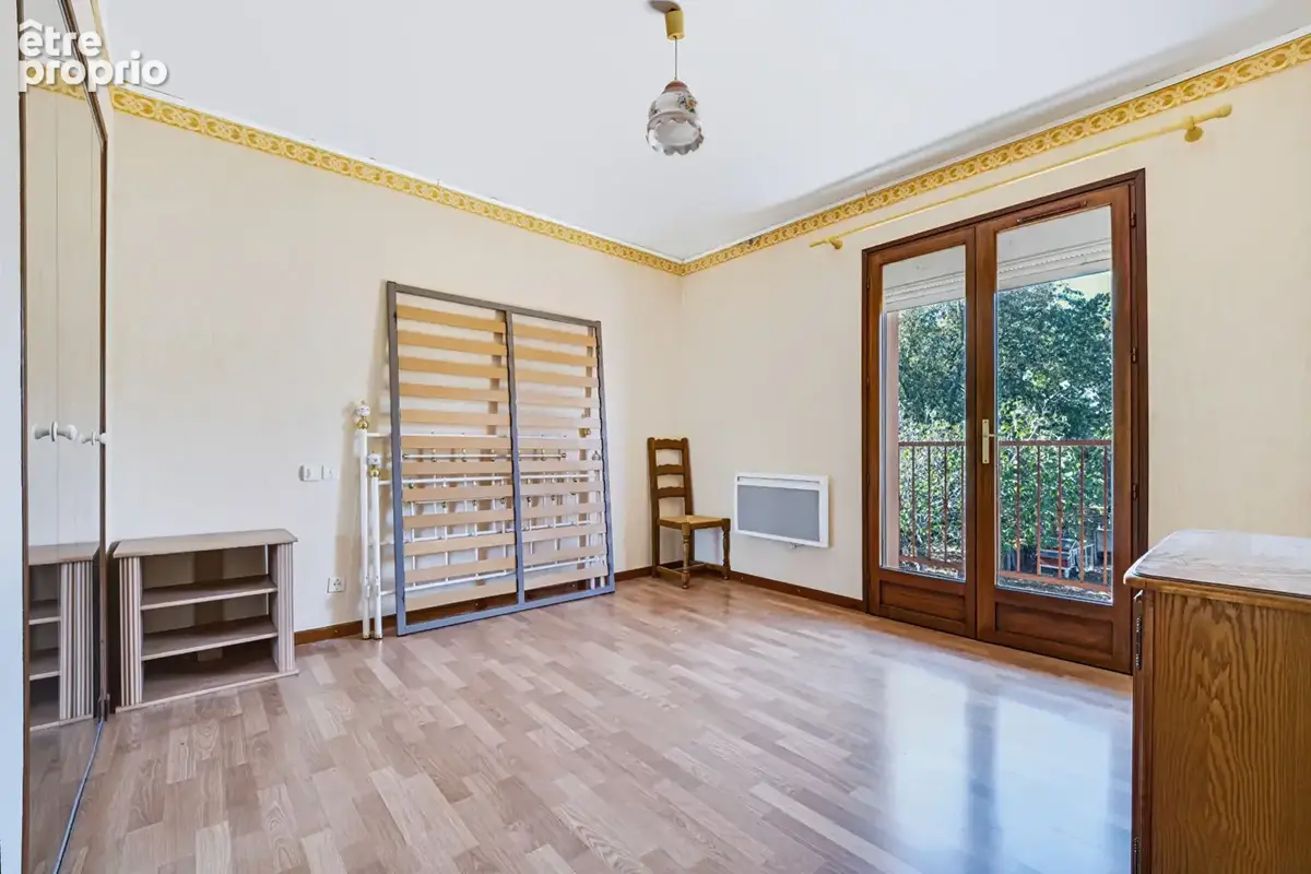 Maison à étage de 200 m² avec Garage et Dépendance de 100 m² + Terrain de 3378 m² - photo 11