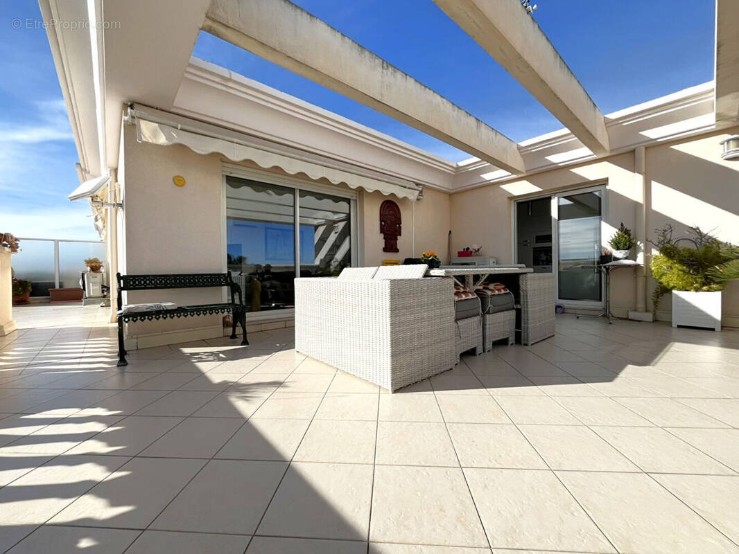 Appartement à SAINT-LAURENT-DU-VAR