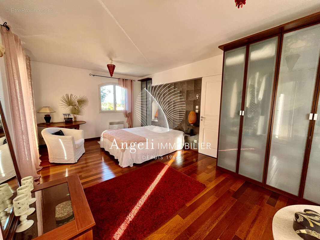 Saint aygulf : villa avec belle vue degagee - photo 5