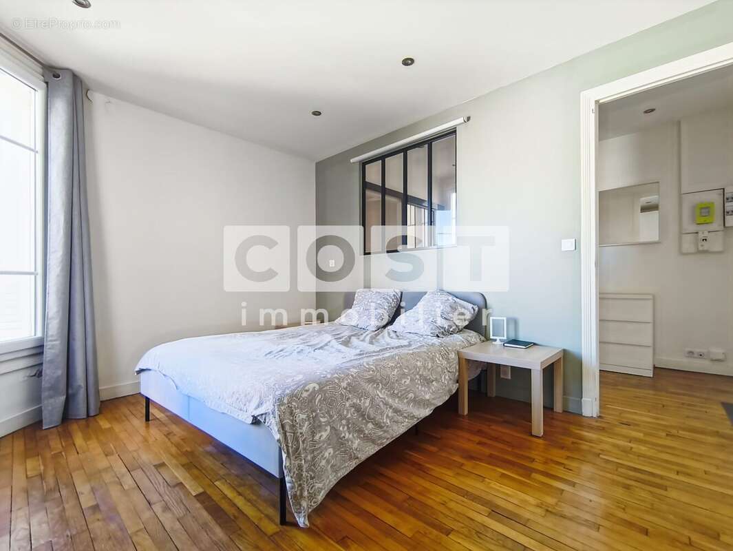 Appartement à COURBEVOIE