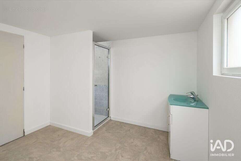 Photo 2 - Commerce à YUTZ