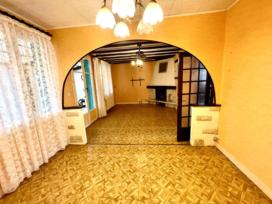 Maison à BETZ-LE-CHATEAU