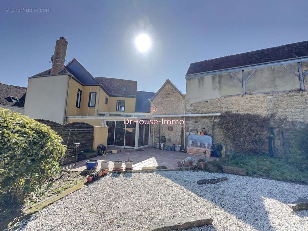 Maison à BONNETABLE