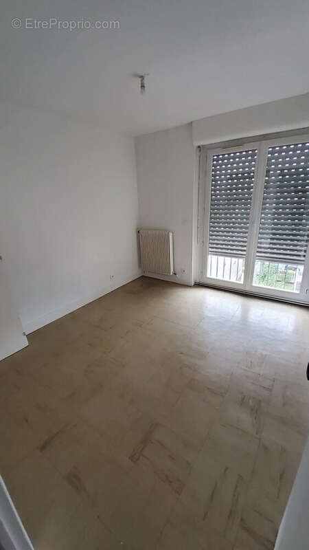 Chambre 1 - Appartement à MONTREUIL