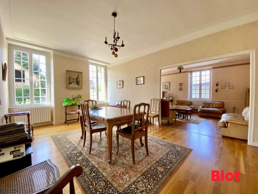 Maison 203 m² à Saint-Meen-Le-Grand  - photo 5
