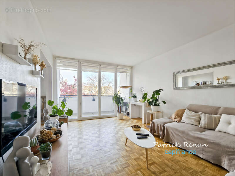Appartement à LES CLAYES-SOUS-BOIS