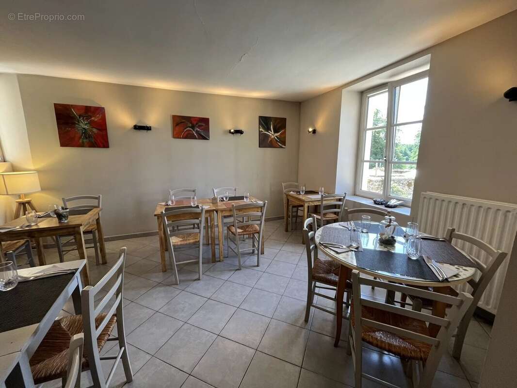 Commerce à DAMPIERRE-EN-YVELINES