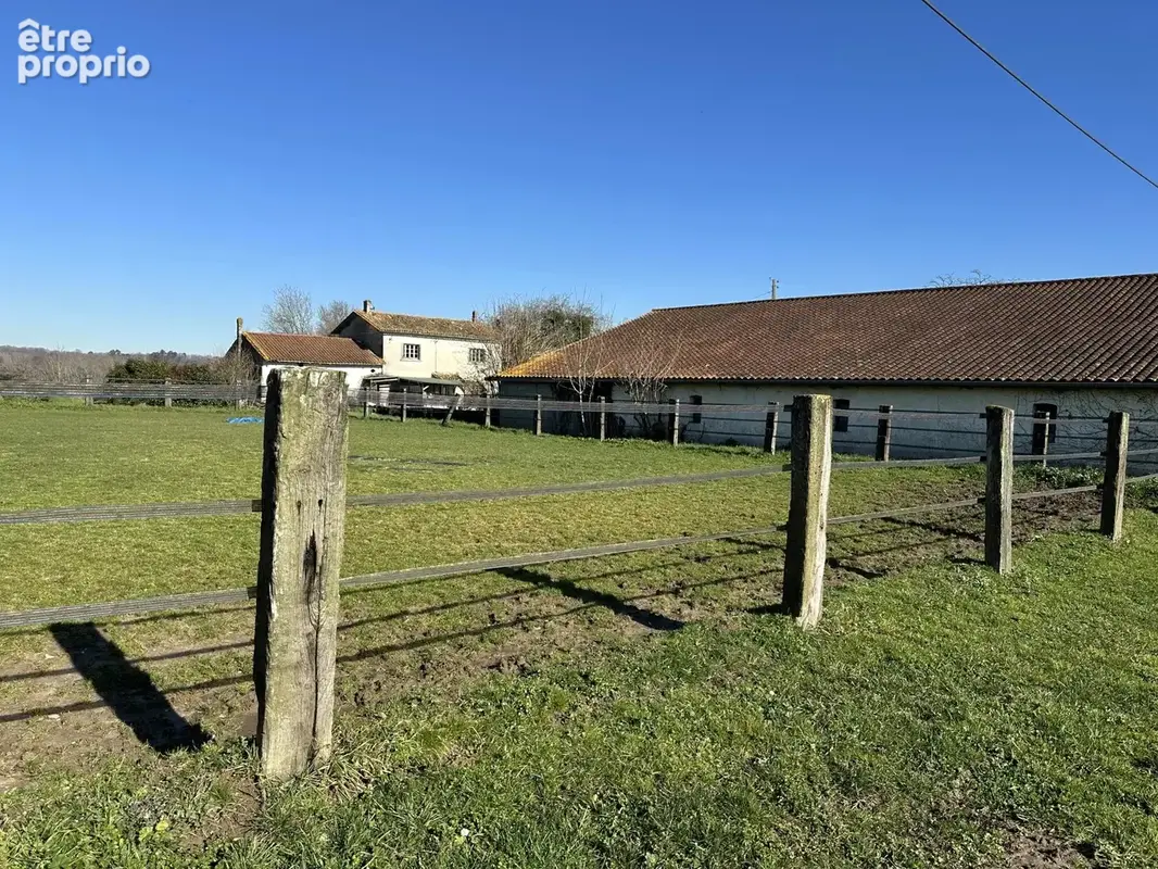 Superbe propriété équestre avec Maison de Maître, deux annexes, trois écuries, au milieu de 25ha de terres, entre Bordeaux et Be - photo 9
