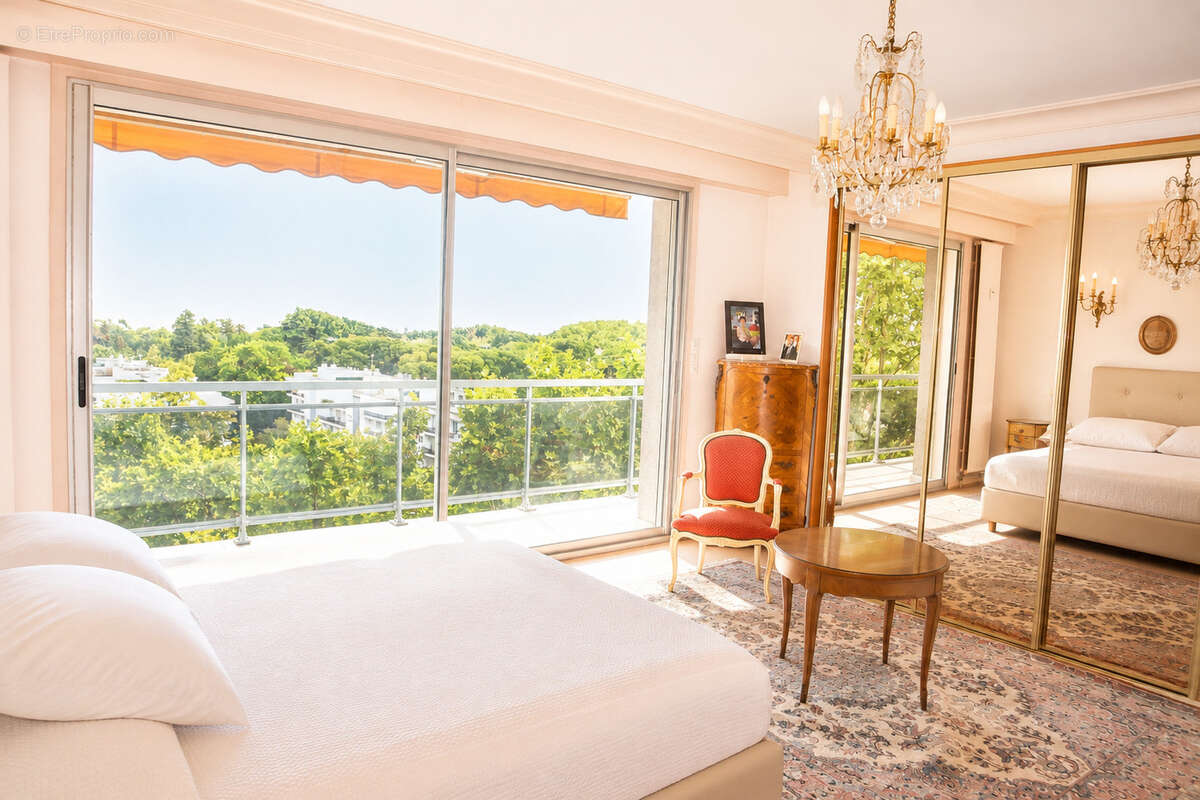 EXCLUSIF - CAUDERAN - PARC BORDELAIS - T5 (144m2) avec Grand balcon - Cave et Parking - photo 7