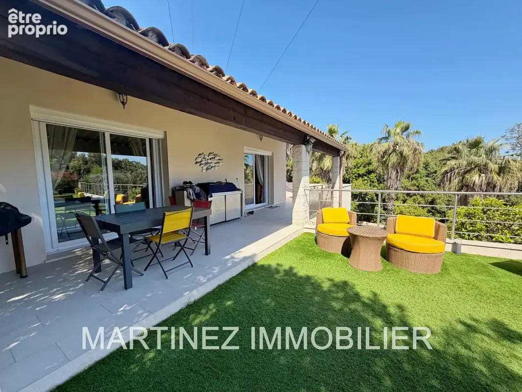 Cagnes-sur-Mer Pain de Sucre   Villa  rénovée de 236 m2 avec piscine, appartement indépendant et aperçu mer - photo 12