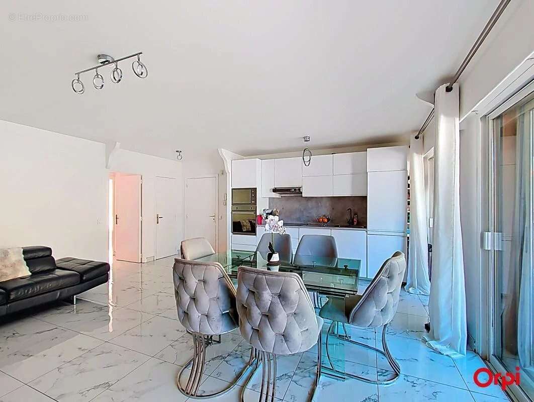 Appartement à ROQUEBRUNE-CAP-MARTIN