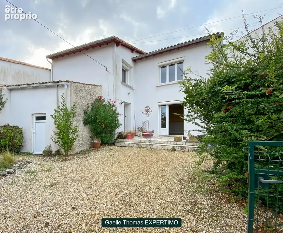 Maison à CHENAC-SAINT-SEURIN-D'UZET