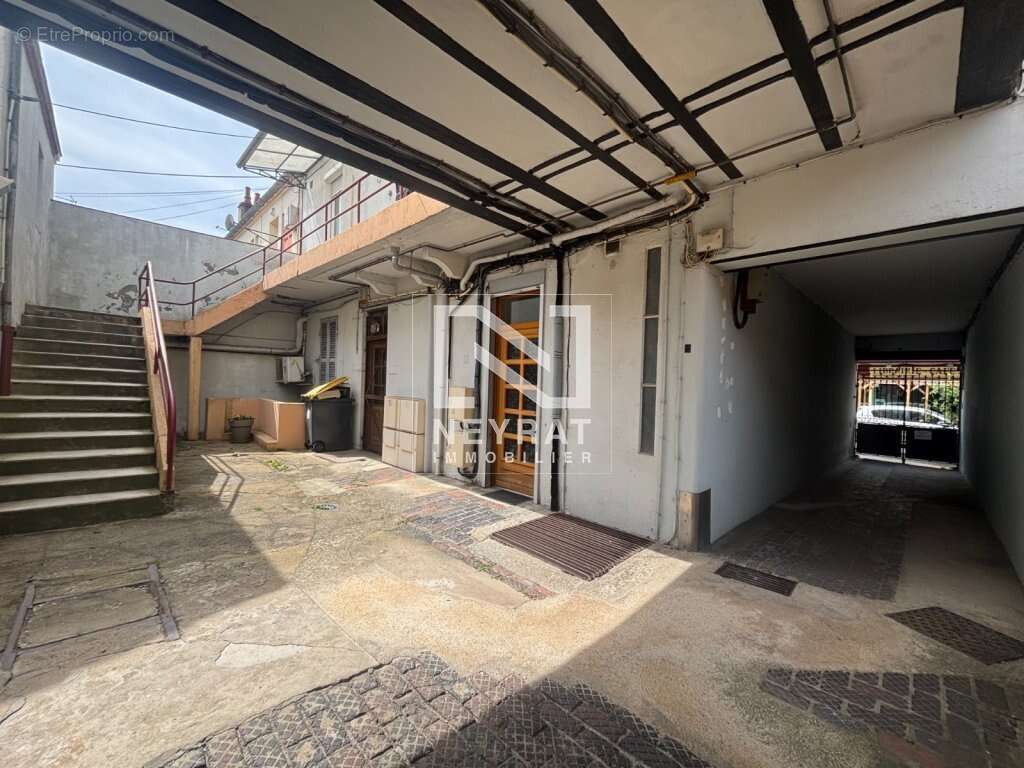 Commerce à MONTCEAU-LES-MINES