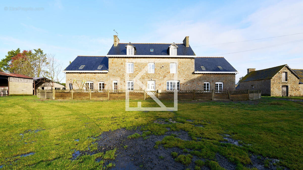 Maison à ROZ-SUR-COUESNON