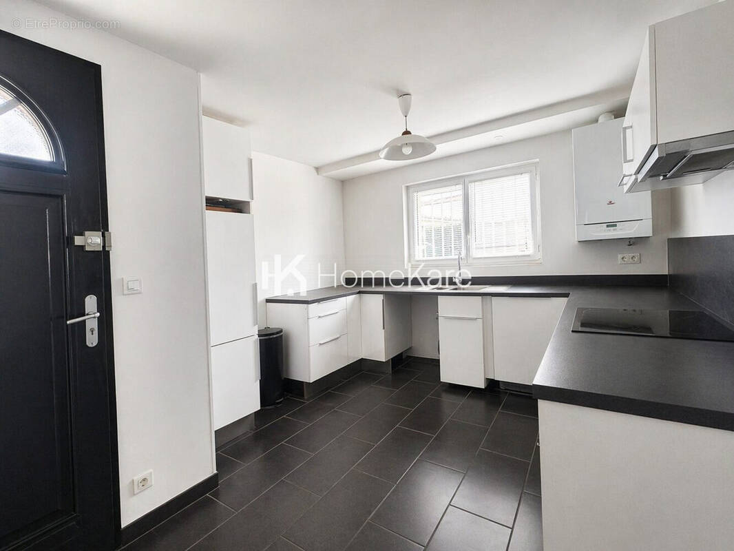 Appartement à BEAUZELLE