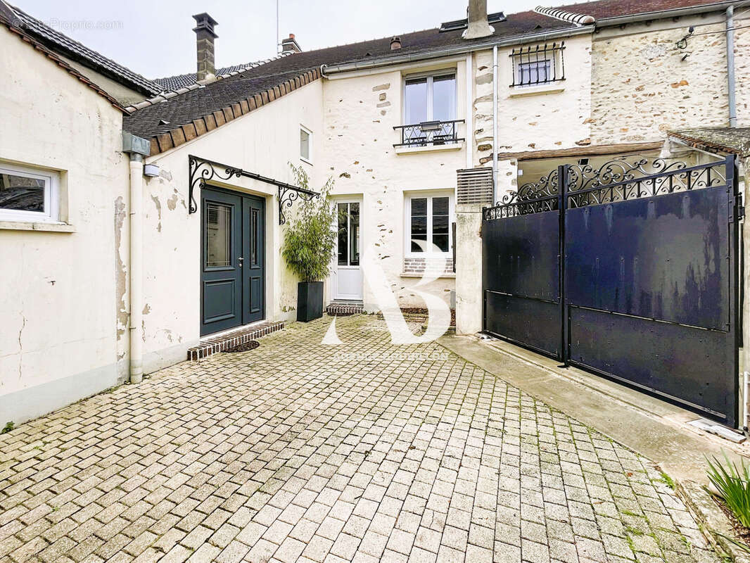 Maison à LA CHAPELLE-GAUTHIER