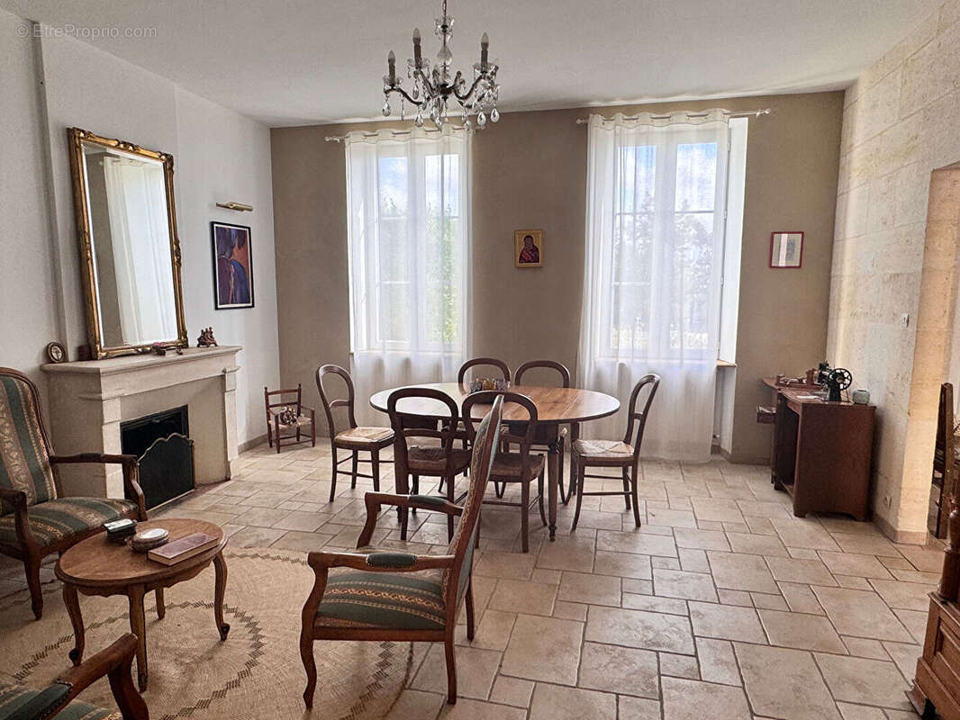 Maison à TONNAY-CHARENTE