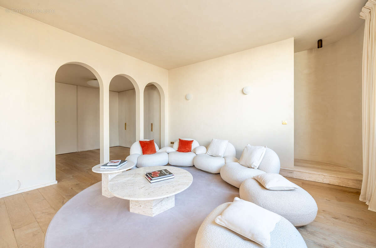 Appartement à PARIS-8E