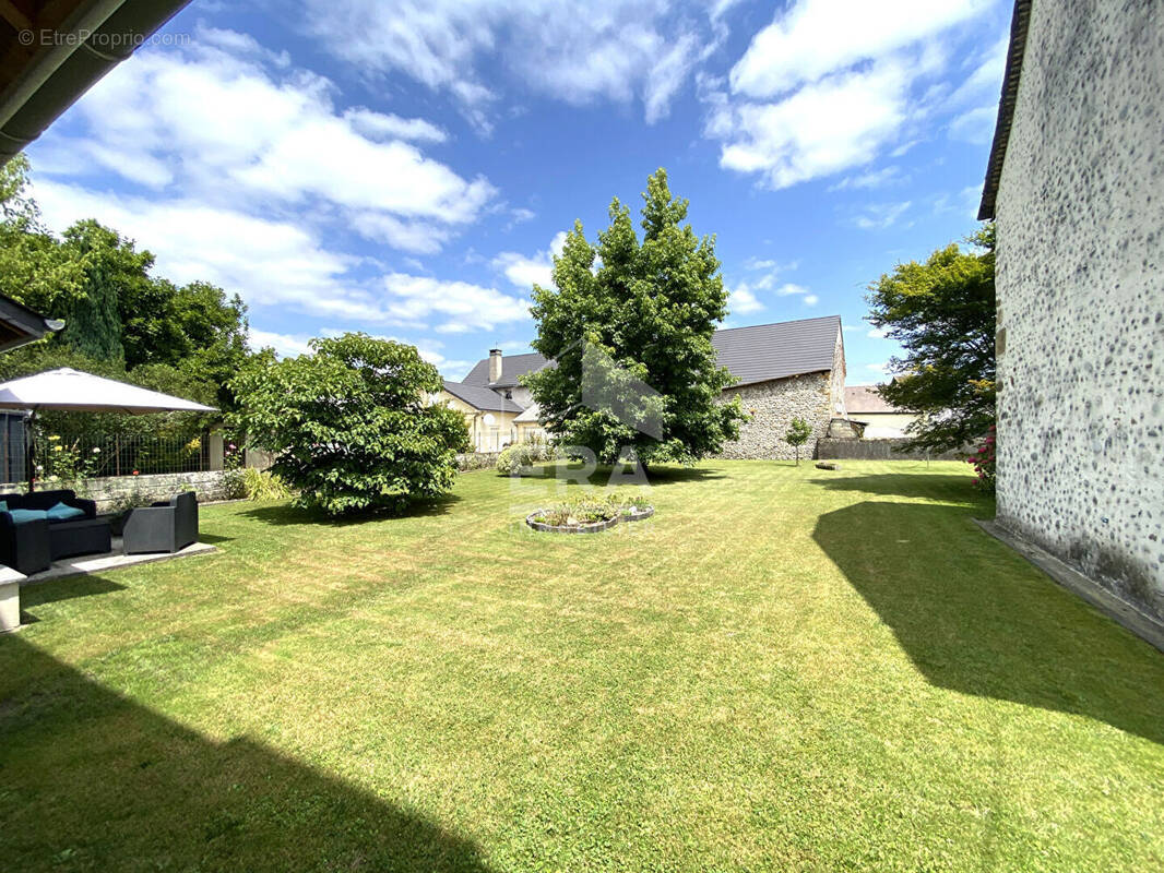 Maison à LESTELLE-BETHARRAM