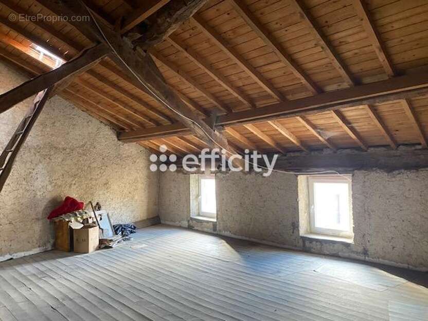Maison à LAPRUGNE
