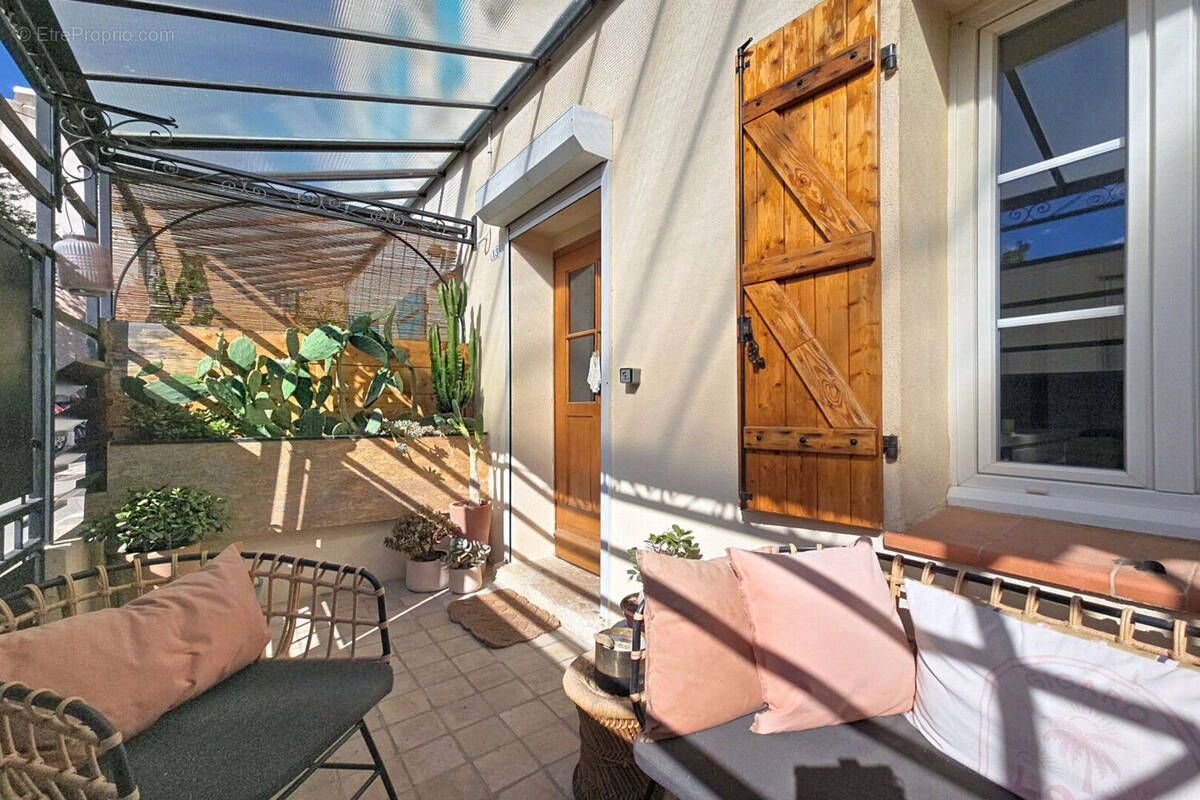 Maison à CADOLIVE